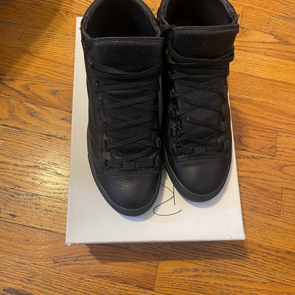 Balenciaga Arenas - Picture 4 of 6